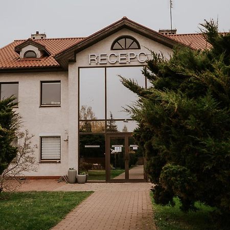 Hotel Garden Oleśnica Exteriör bild