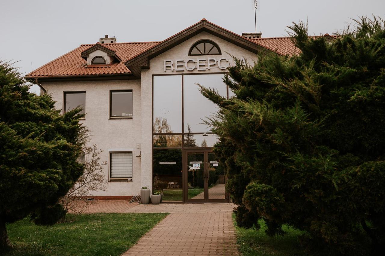 Hotel Garden Oleśnica Exteriör bild